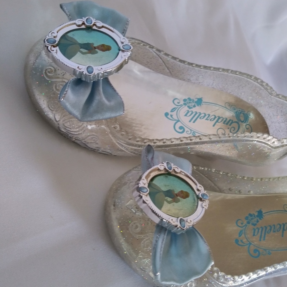 Cinderella Clear Glitter Kids Slippers with Light Blue Bow - Picture 5 of 6
